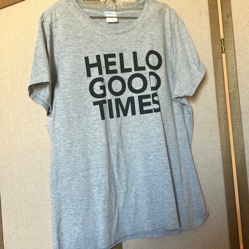 FINAL MARKDOWN Men’s Gray Graphic T-Shirt with Black Text XL